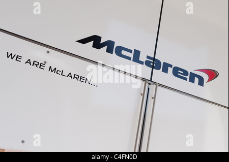 McLaren Showroom Eingang mit Logo über dem Eingang. Stockfoto