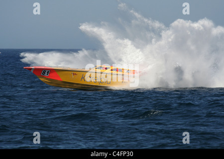 Supersport-Klasse Boot Nr. 81 Karelpiu im Ozean Grand Prix Powerboat Rennen, Malta, 11. Juni 2011 Stockfoto