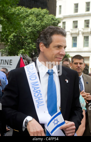 Grand Marshal New Yorker Gouverneur Andrew Cuomo auf der 2011 feiern Israel Parade in New York City. Stockfoto