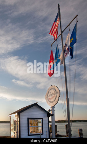 Mürrisch Jerrys Muschel Bar in Greenport New York Stockfoto