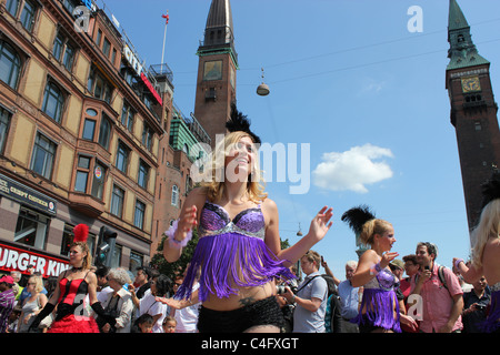 Samba-Tänzer in Kopenhagen Karneval Juni 2011. Stockfoto