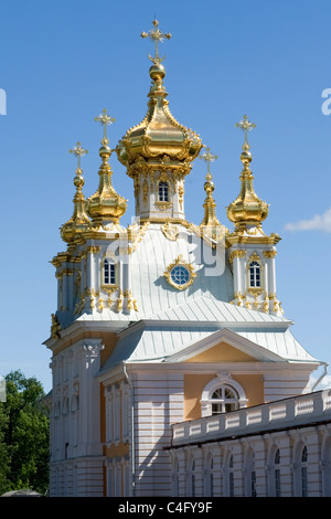 Russland, St. Petersburg, Peterhof, Petergof Barock Peter The Great Palace gebaut 1721 Pavillon vergoldete Goldene Dachl detail Stockfoto