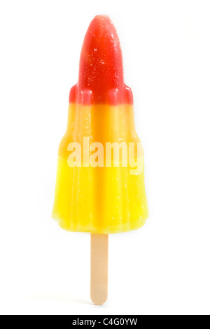 Einzelne Rakete geformt Eis am Stiel isoliert auf einem weißen baackground Stockfoto