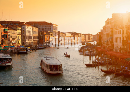 Venedig, Canale Grande-Blick von der Rialto-Brücke Stockfoto