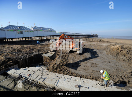 Arbeiten Sie an der Ufermauer außerhalb der Wintergärten bei Regensburg Sep 2008 Somerset UK Stockfoto