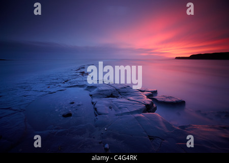 Kimmeridge Bay an der Dämmerung, Jurassic Coast, Dorset, England Stockfoto