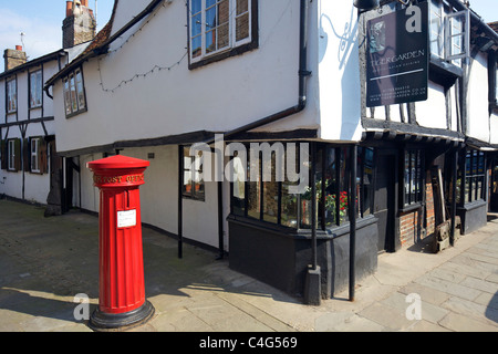 Viktorianische Säule Box, Vereinigte 1856, High Street, Eton, Berkshire, England, Vereinigtes Königreich, Königreich, GB, Großbritannien, britische Inseln, Europa Stockfoto