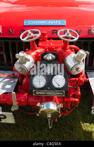 Range Rover Feuerwehrauto Vorderansicht mit Godiva Feuerlöschpumpe Stockfoto