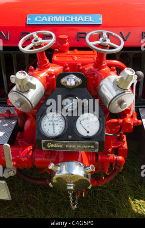 Range Rover Feuerwehrauto Vorderansicht mit Godiva Feuerlöschpumpe Stockfoto