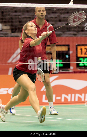 Gabrielle weiß von England und Robert Blair von Schottland im gemischten Doppel Runde 1 der Li-Ning Singapore Open 2011. Stockfoto