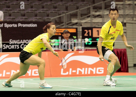 MA-Jin und Xu Chen von China während die Mixed-Doppel Runde 1 der Li-Ning Singapore Open 2011. Stockfoto