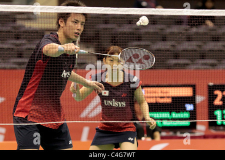 Hayakawa Kenichi und Misaki Matsutomo Japans während der Mixed-Doppel Runde 1 der Li-Ning Singapore Open 2011. Stockfoto