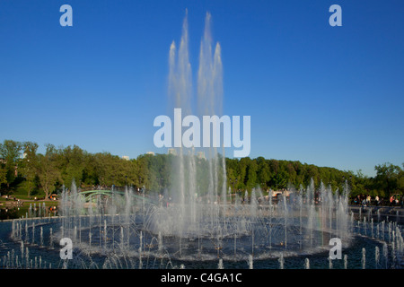 Musical Fountain im 18. Jahrhundert die neugotische (Gothic Revival) Tsaritsyno Immobilien in Moskau, Russland Stockfoto