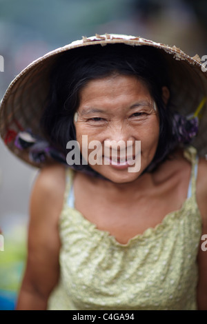 eine Frau auf dem Markt in My Tho, Mekong-Delta, Vietnam Stockfoto