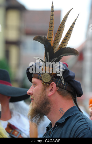 Darsteller der jährlichen mittelalterliche Parade Meistertrunk, gekleidet in historischen Kostümen als Soldat auf Pferd in Rothenburg, Deutschland Stockfoto