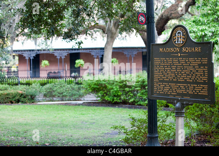 General Sherman Hauptquartier, das Grün aber Herrenhaus im Madison Square, Savannah, Georgia Stockfoto