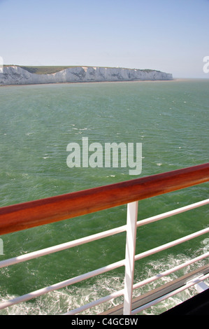 Die White Cliffs of Dover vom Deck der MS Eurodam, Dover, Kent, England, Vereinigtes Königreich Stockfoto