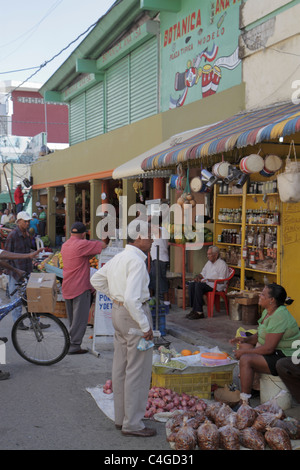 Santo Domingo Dominikanische Republik,Ciudad Colonia Zona Colonial,Mercado Modelo,Markt,Marktplatz,Straße,Bürgersteig Produkte Display Verkauf,produzieren, Stockfoto