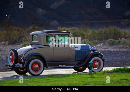 Klassische Oldtimer Auto, Death Valley Nationalpark, Kalifornien, USA Stockfoto