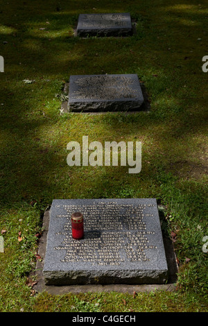 German World War One Krieg Friedhof der Vladslo in der Nähe von Ploegsteert in Belgien und seine Statuen einer trauernden Mutter und Vater Stockfoto