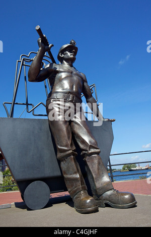 Von Pit Bergmann Statue von John Clinch, 2005, portieren Roath Bassin, Cardiff Bay, South Glamorgan, Wales Cymru Stockfoto