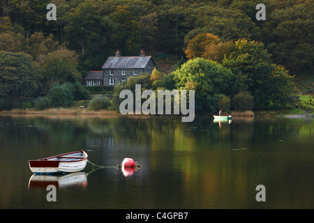 Tal-y-Llyn mit Fischer, Gwynedd, Snowdonia, Wales Stockfoto