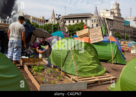 Garten und Camper am Protest-Camp am Placa de Catalunya, Barcelona, Spanien. Stockfoto