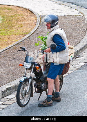 Overhead Blick auf die Altstadt Mann Moped - Frankreich ab. Stockfoto