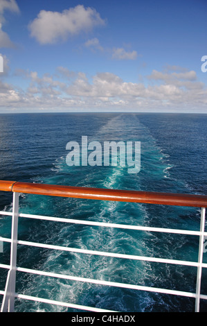 Ansicht von Wake vom Schiff zu beugen, MS Eurodam Cruise Ship, Nordsee, Europa