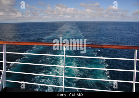 Ansicht von Wake vom Schiff zu beugen, MS Eurodam Cruise Ship, Nordsee, Europa