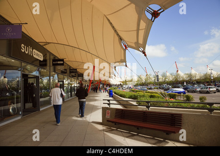 Ashford Kent England UK Großbritannien. McArthur Glen Designer Outlet Shopping Center-Stores. Entworfen von dem Architekten Richard Rogers Stockfoto