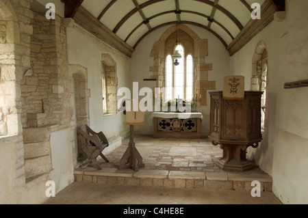 Der Chor der redundanten 12. Jahrhundert Kirche whitcombe in der Nähe von Dorchester. der Dichter William Barnes hier von 1847 bis 1852 Kaplan war. Dorset, Großbritannien. Stockfoto