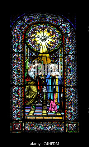 Glasmalerei-Fenster Darstellung der Verkündigung. Kloster Montserrat. Katalonien. Spanien. Stockfoto