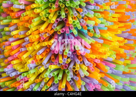 Hintergrund der bunten Plastik Trinkhalme Stockfoto