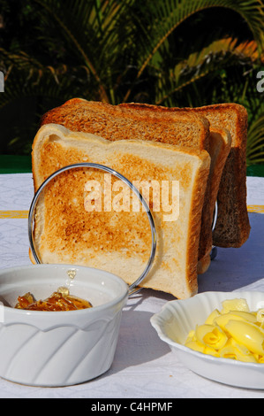 Toast mit Butter und Marmelade, Costa Del Sol, Andalusien, Spanien, Westeuropa. Stockfoto