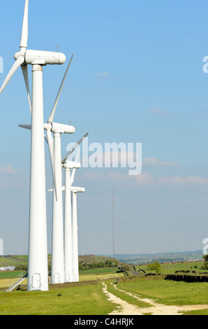 Power Generation Windpark 35m in der Höhe der Nabe und einem Rotordurchmesser von 37m auf Royd Moor Stockfoto