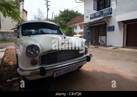 Bastion Street, Botschafter Mark 2, Auto, Fort Cochin, Kerala, Indien Stockfoto