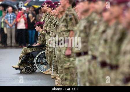 Das Fallschirm-Regiment erhalten Afghanistan Kampagne Medaillen von Prinz Charles und Camilla Duchess of Cornwall Stockfoto