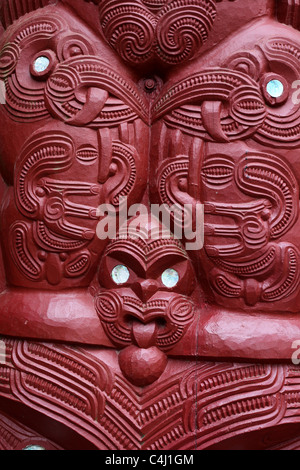 Maori-Schnitzereien in Rotorua, Nordinsel, Neuseeland Stockfoto