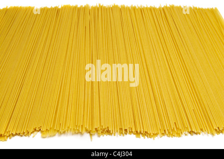 Italienische Pasta auf weißem Hintergrund Stockfoto