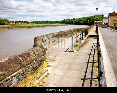 Die Ufermauer Promenade und den Fluss Avon bei Pille in der Nähe von Bristol Stockfoto