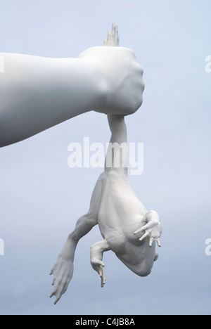 Teil von Charles Ray "Junge mit Frosch" (2009) auf der Punta della Dogana, am Eingang zum Canal Grande in Venedig, Italien Stockfoto