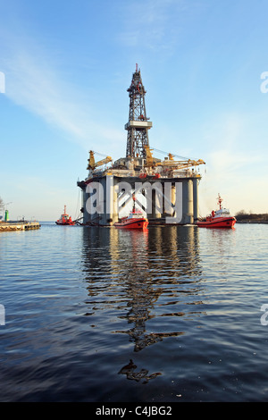 Die Einführung der Bohrinsel Arktis II, eine Werft für Reparaturen. Stockfoto