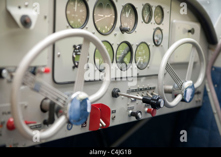 Aeronca Sedan Red Light Aircraft Flugzeug Cockpit Stockfoto