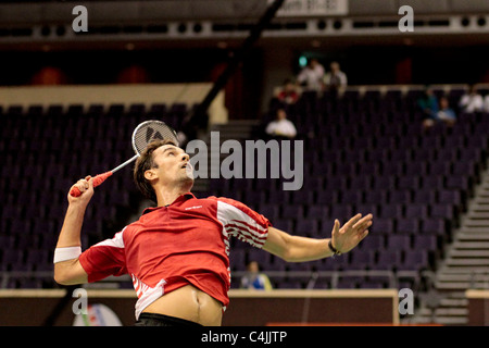 Nathan Robertson aus England während ihrer Mixed-Doppel-Viertelfinale der Li-Ning Singapur Open 2011. Stockfoto