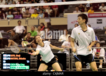 Wen Cheng Hsing und Chen hing Ling Chinesisch Taipei im gemischten Doppel-Viertelfinale der Li-Ning Singapore Open 2011. Stockfoto