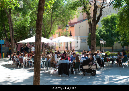 Cafeteria am Plaza del Dos de Mayo, Malasaña, Madrid, Spanien Stockfoto