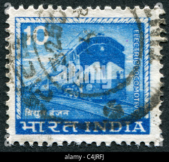 Indien 1966: Eine Briefmarke gedruckt in Indien, zeigt die erste elektrische Lokomotive Stockfoto