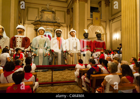 150. Parade der Riesen und Big-Köpfe, St. Laurentius-Kirche San Fermín Street-Party, Pamplona, Navarra, Spanien, Europa. Stockfoto