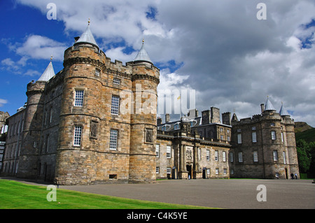 Westfassade des Holyrood Palace, Canongate, Altstadt, Edinburgh, Lothian, Schottland, Vereinigtes Königreich Stockfoto